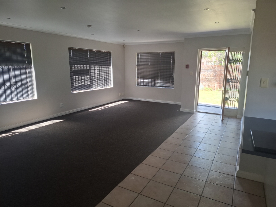 To Let 3 Bedroom Property for Rent in Wavecrest Eastern Cape